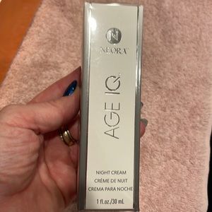 Neora Age IQ Night Cream